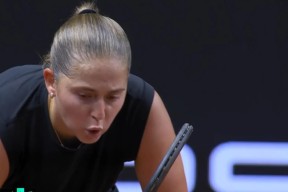 包含科维托娃与80激战切尔西分钟，比赛局势复杂胜负难料！，莎拉波娃焦点对战引发球迷热议的词条